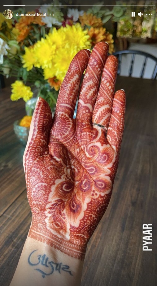 Dia Mirza shares a picture of her henna (Instagram story/diamirzaofficial)