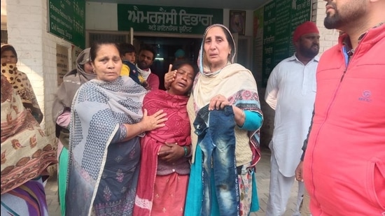 (The family and relatives of the victim, Ravnee at a Sangrur hospital. The gruesome incident occurred near a dump yard for dead animals, locally known as ‘hadda rodi’. HT photo) (The family and relatives of the victim, Ravnee at a Sangrur hospital. The gruesome incident occurred near a dump yard for dead animals, locally known as ‘hadda rodi’. HT photo)