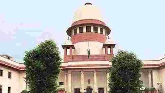 A Supreme Court bench of Chief Justice SA Bobde and Justices AS Bopanna and V Ramasubramanian said it is not inclined to entertain the petition and dismissed it.(File photo) A Supreme Court bench of Chief Justice SA Bobde and Justices AS Bopanna and V Ramasubramanian said it is not inclined to entertain the petition and dismissed it.(File photo)