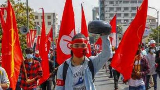 Myanmar protests resume after second night of internet ...