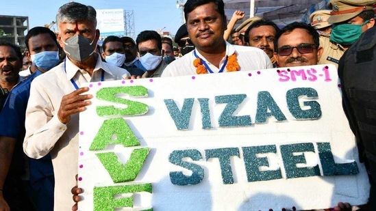TDP chief N Chandrababu Naidu at a protest in Visakhapatnam on Tuesday.(HT PHOTO) TDP chief N Chandrababu Naidu at a protest in Visakhapatnam on Tuesday.(HT PHOTO)