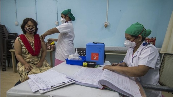 A Covid-19 vaccine shot being administered at Rajawadi Hospital. (Pratik Chorge/HT Photo)