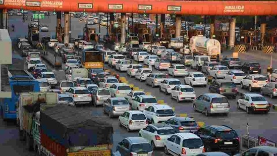 FASTags have been launched to make payments faster and decongest the toll plazas.(Representative Photo/HT) FASTags have been launched to make payments faster and decongest the toll plazas.(Representative Photo/HT)