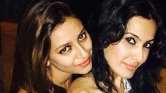 Kamya and Pratyusha in happier times.(Instagram)