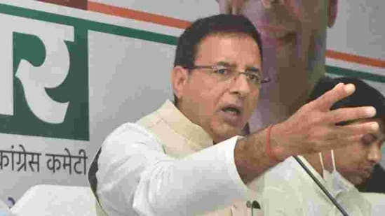 Congress spokesperson Randeep Singh Surjewala during a press conference in Patna, Bihar.(Parwaz Khan/HT File Photo)