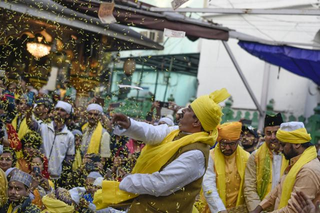 The story of the festival of Sufi Basant dates back to the 12th century when poet Amir Khusrow dedicated his songs of spring to his khwaja (spiritual master) Hazrat Nizamuddin Auliya. (Photo: Burhaan Kinu/HT) The story of the festival of Sufi Basant dates back to the 12th century when poet Amir Khusrow dedicated his songs of spring to his khwaja (spiritual master) Hazrat Nizamuddin Auliya. (Photo: Burhaan Kinu/HT)