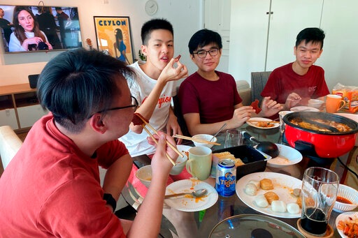 Malaysian students, from left, Felix Mong, Jason Ong, Ter Leong Kern and Siew Ee Sung eat bak kwa.(AP) Malaysian students, from left, Felix Mong, Jason Ong, Ter Leong Kern and Siew Ee Sung eat bak kwa.(AP)