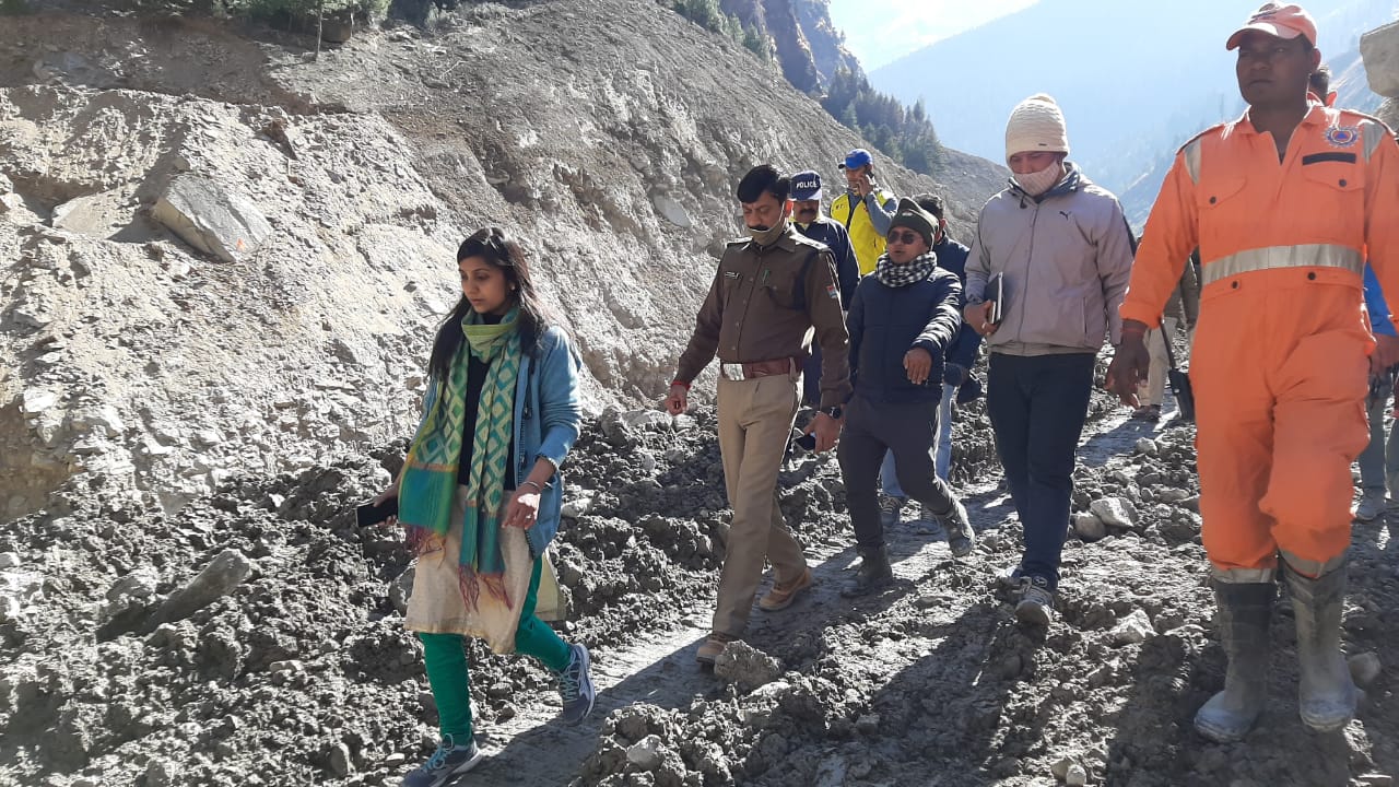 Swati Bhadoriya, district magistrate Chamoli, coordinating search and resccue operations(HT Photo) Swati Bhadoriya, district magistrate Chamoli, coordinating search and resccue operations(HT Photo)
