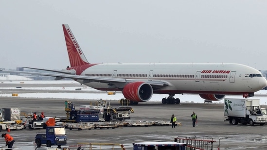 Quoting a communication addressed to the Jammu airport director, the officials said Air Force Station, Jammu wants complete closure of the runway for 15 days towards laying of final two top DAC-II layers on the runway surface from March 6 to 20, which has been approved by Air Headquarters. (Representative Image) (REUTERS)