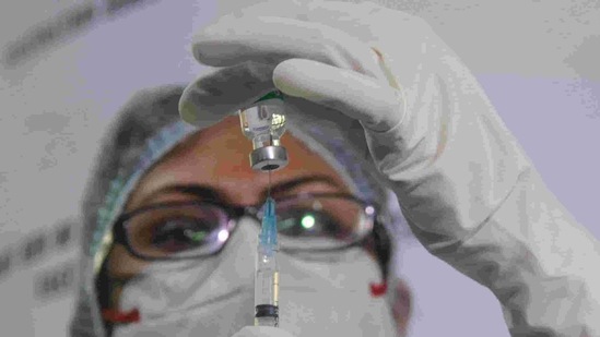A nurse fills Covidshield dose in injection before administrating.(ANI) A nurse fills Covidshield dose in injection before administrating.(ANI)