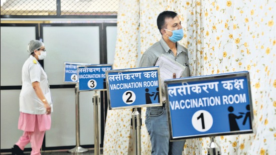 Covid-19 vaccination room at Shatabdi Hospital, Kandivli in Mumbai. (Satish Bate/HT Photo) Covid-19 vaccination room at Shatabdi Hospital, Kandivli in Mumbai. (Satish Bate/HT Photo)