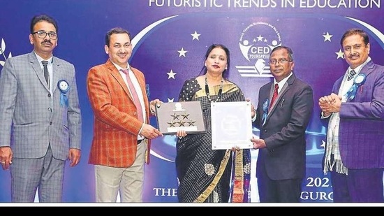School manager Pramila Gupta, centre, receiving the award from CBSE secretary Anurag Tripathi, second from left, and Maldives’ ‘education minister Dr. Rashid Ahmed, second from right.