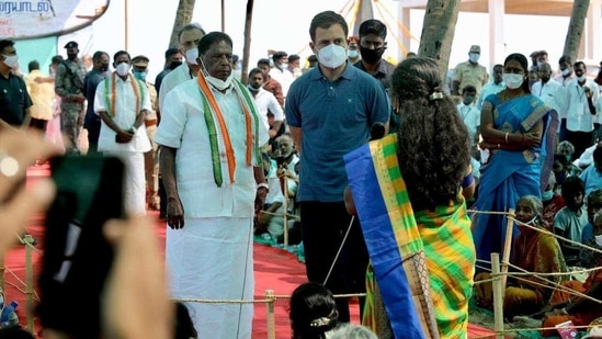 Addressing the crowd about the ongoing farmers' protests in Delhi, Gandhi said that he considers fishermen to be the farmers of the sea.(Twitter/@INCIndia) Addressing the crowd about the ongoing farmers' protests in Delhi, Gandhi said that he considers fishermen to be the farmers of the sea.(Twitter/@INCIndia)