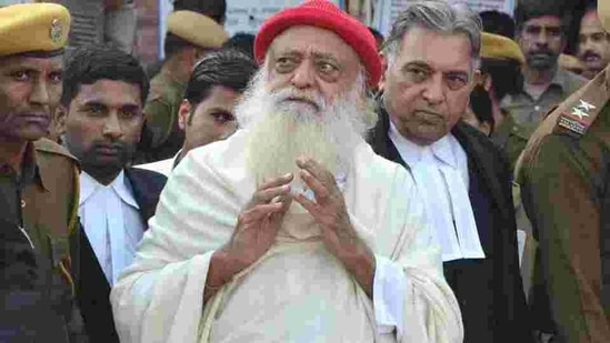 A minor girl had in August 16, 2013 accused Asaram Bapu of rape at his ashram in Manai village near Jodhpur.(HT/File Photo)