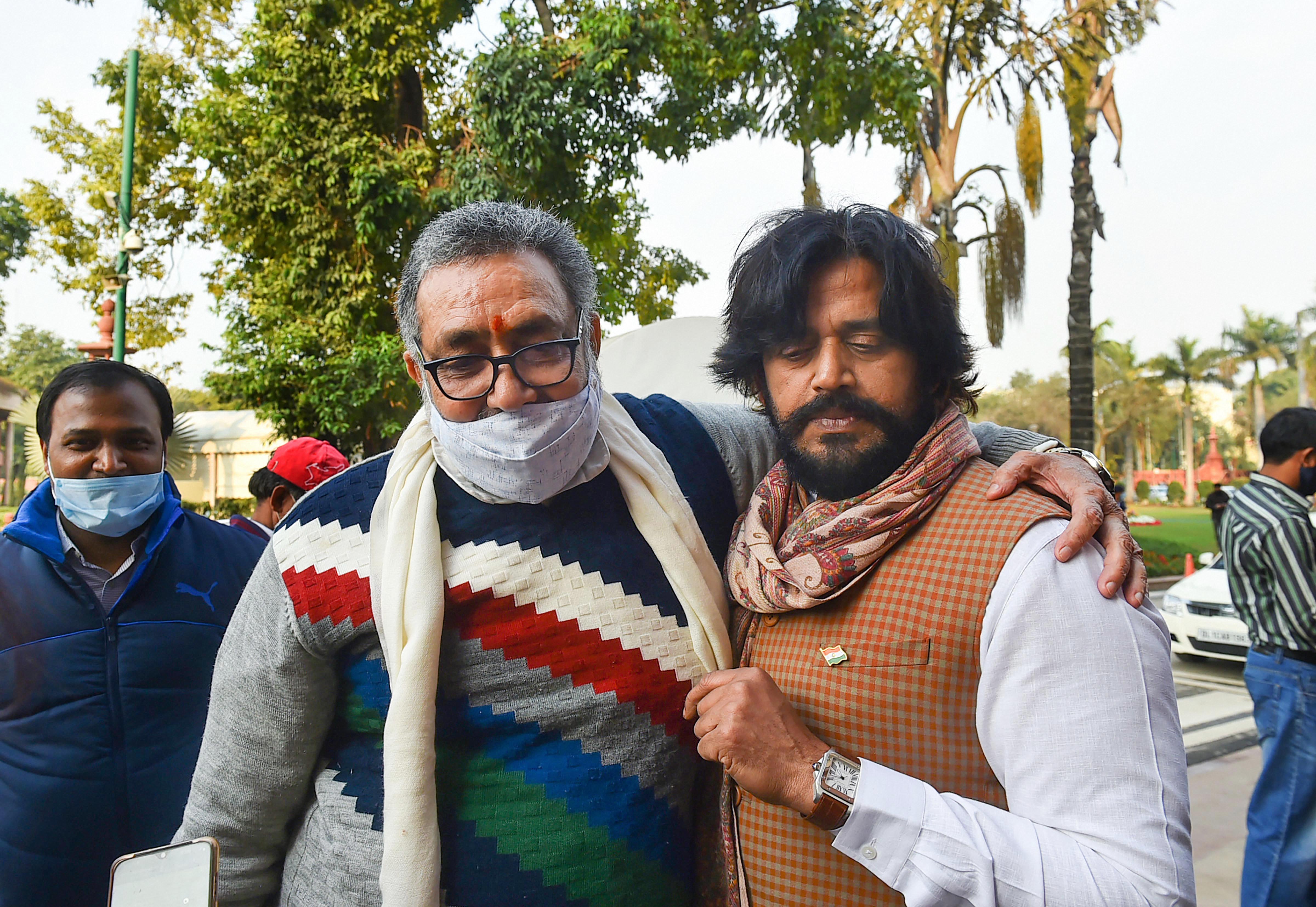 Union minister Giriraj Singh says Rahul Gandhi should not have extended support to elements who aim to destabilize the nation. In this file pic, he is seen with MP Ravi Kishan.  (PTI File)