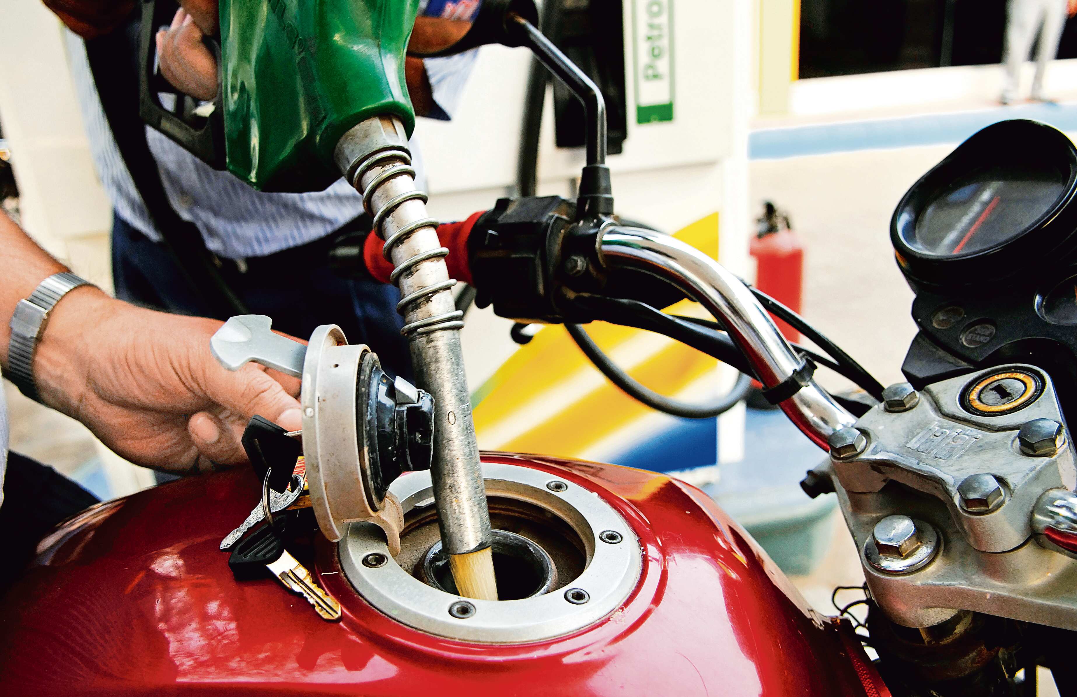 Citizens have urged the central government to intervene immediately to reduce fuel prices. (HT Photo) Citizens have urged the central government to intervene immediately to reduce fuel prices. (HT Photo)