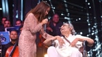 Neha Kakkar offered to help lyricist Santosh Anand. Neha Kakkar offered to help lyricist Santosh Anand.