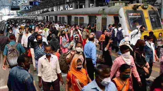 Commuters at CSMT, Mumbai. (HT file) Commuters at CSMT, Mumbai. (HT file)