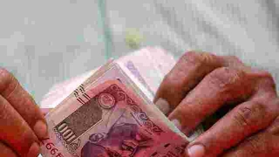 Senior citizens stare at TDS deduction by banks at higher rate (Representative Image/REUTERS)