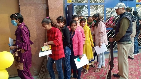 Bihar board conducted mathematics paper in two sittings for more than 16.84 lakh students who took exam at 1,525 exam centres spread over 38 districts of the state.(ANI File) Bihar board conducted mathematics paper in two sittings for more than 16.84 lakh students who took exam at 1,525 exam centres spread over 38 districts of the state.(ANI File)