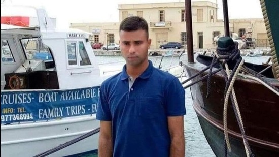 Surajkumar Mithilesh Dubey, a 27-year-old leading seaman of the Indian Navy, was found in Gholwad jungles with 90% burn injuries in early February, and later died. (HT File) Surajkumar Mithilesh Dubey, a 27-year-old leading seaman of the Indian Navy, was found in Gholwad jungles with 90% burn injuries in early February, and later died. (HT File)