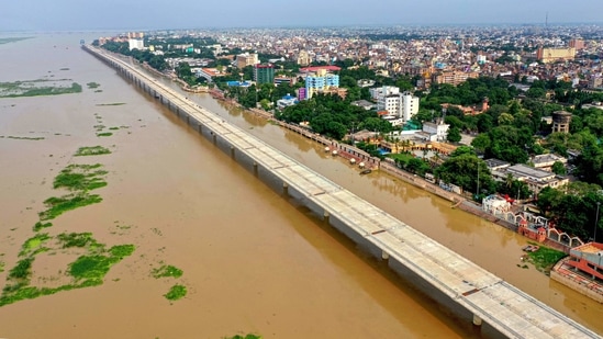 PMC will spend <span class='webrupee'>₹</span>215 crore on water supply, <span class='webrupee'>₹</span>10 crore on Jal Jeevan Haryali, <span class='webrupee'>₹</span>10 crore for addressing waterlogging, <span class='webrupee'>₹</span>110 crore on roads and drains.(PTI File Photo)
