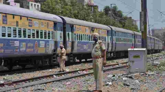Railway officials and GRP personnel pacified the angry passengers.(HT photo/Representative) Railway officials and GRP personnel pacified the angry passengers.(HT photo/Representative)
