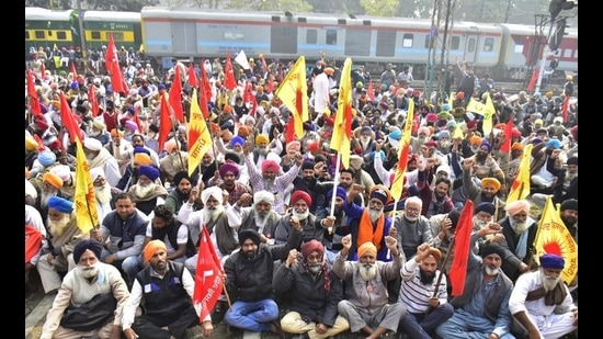 Protesters raising slogans during the four-hour rail roko agitation against the Centre’s farm reform laws at Amritsar station on Thursday. (Sameer Sehgal/HT) Protesters raising slogans during the four-hour rail roko agitation against the Centre’s farm reform laws at Amritsar station on Thursday. (Sameer Sehgal/HT)