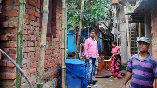 According to latest government data, while the Centre has set the annual target of building 6.377 million houses in FY20-21, states have sanctioned only 3.557 million, or 56% of the target.(Parwaz Khan/Hindustan Times)
