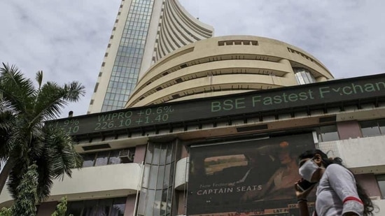 Sensex tumbles 379.14 pts to end at 51,324.69; Nifty drops 89.95 pts to 15,118.95(Bloomberg) Sensex tumbles 379.14 pts to end at 51,324.69; Nifty drops 89.95 pts to 15,118.95(Bloomberg)