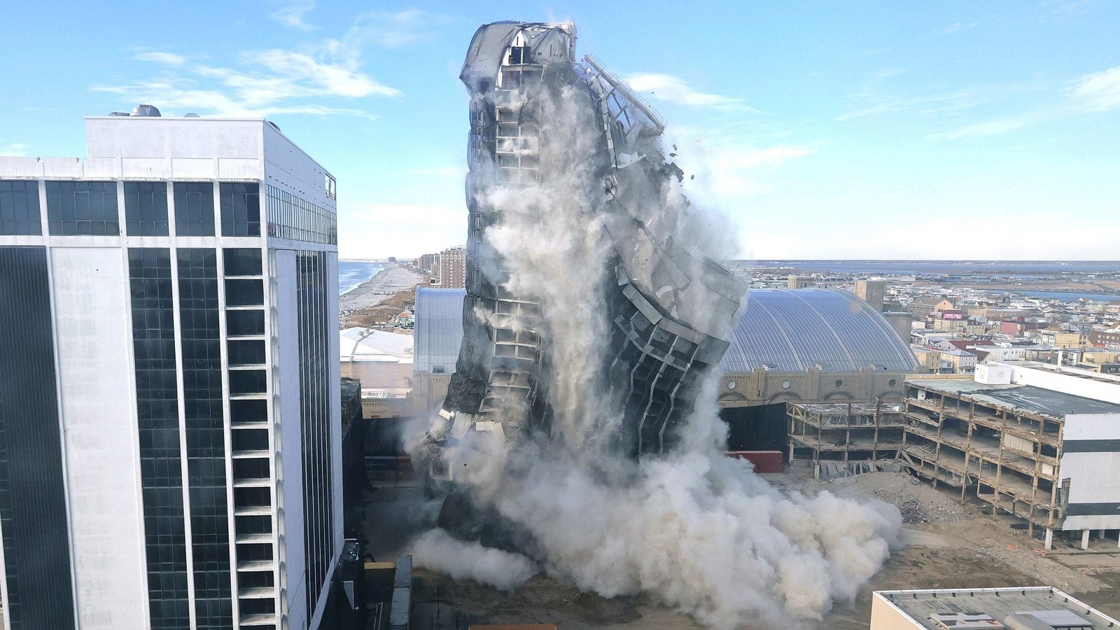 Building implosion in las vegas hi-res stock photography and