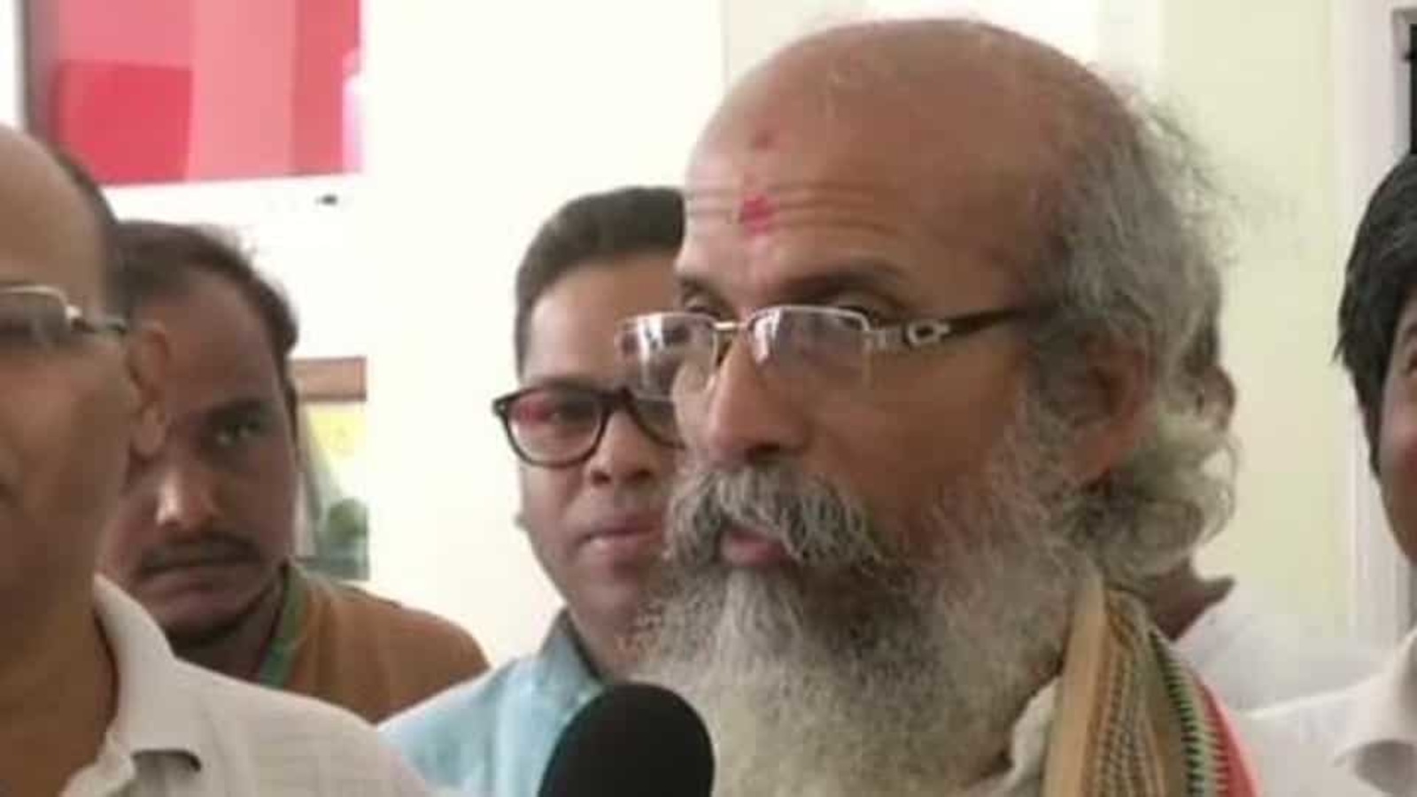 Union minister asks naveen patnaik to make cow slaughter punishment same as murd