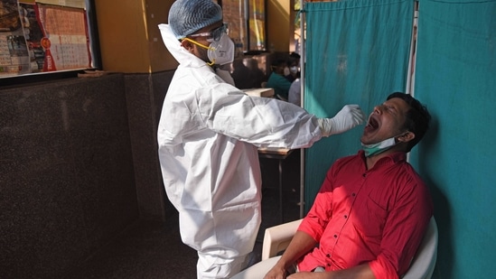 A medic in PPE takes a swab sample for during RT-PCR based coronavirus testing at NMMC Hospital Nerul in Navi Mumbai, Maharashtra. (Bachchan Kumar/ HT Photo ) A medic in PPE takes a swab sample for during RT-PCR based coronavirus testing at NMMC Hospital Nerul in Navi Mumbai, Maharashtra. (Bachchan Kumar/ HT Photo )