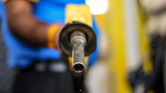A petrol pump attendant filling fuel into a vechicle in New Delhi. (Amal KS/ Hindustan Times) A petrol pump attendant filling fuel into a vechicle in New Delhi. (Amal KS/ Hindustan Times)