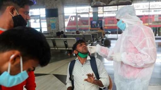 A health worker takes a swab sample of a passenger at Bandra train station in Mumbai, India, Wednesday, Feb. 17, 2021. Health officials have detected a spike in COVID-19 cases in several pockets of Maharashtra state, including in Mumbai, the country's financial capital. (AP Photo/Rafiq Maqbool) (AP)