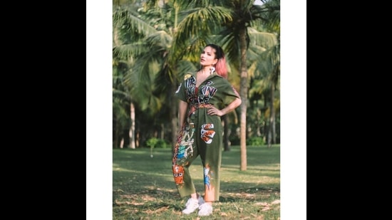 Sunny Leone in a statement jumpsuit (Photo: Instagram/HitendraKapopara) Sunny Leone in a statement jumpsuit (Photo: Instagram/HitendraKapopara)