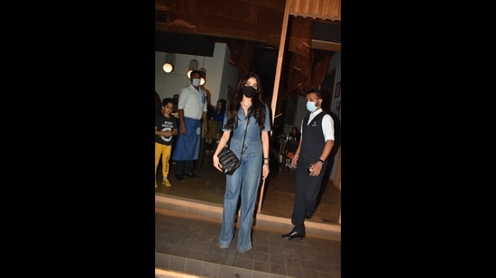 Janhvi Kapoor in a denim jumpsuit (Photo: Viral Bhayani)