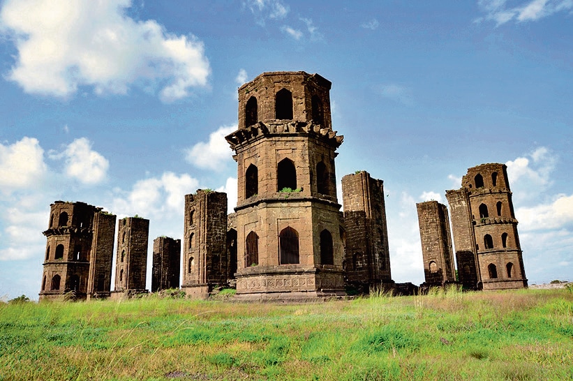 Jehan Begum Samadhi, a fortified tomb near Bijapur. (Vishwanath Suvarna) Jehan Begum Samadhi, a fortified tomb near Bijapur. (Vishwanath Suvarna)