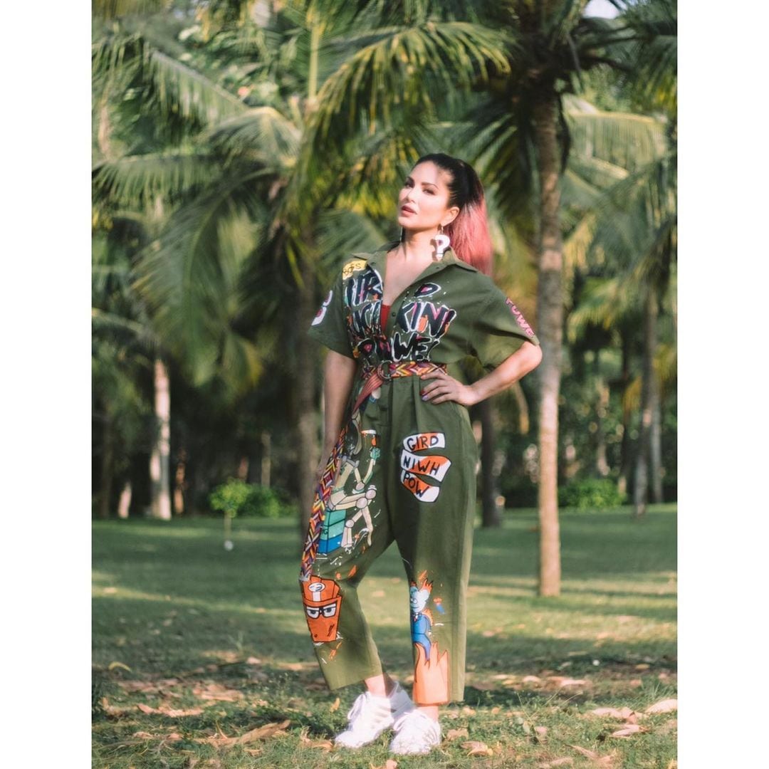 Sunny Leone in a statement jumpsuit (Photo: Instagram/HitendraKapopara) Sunny Leone in a statement jumpsuit (Photo: Instagram/HitendraKapopara)