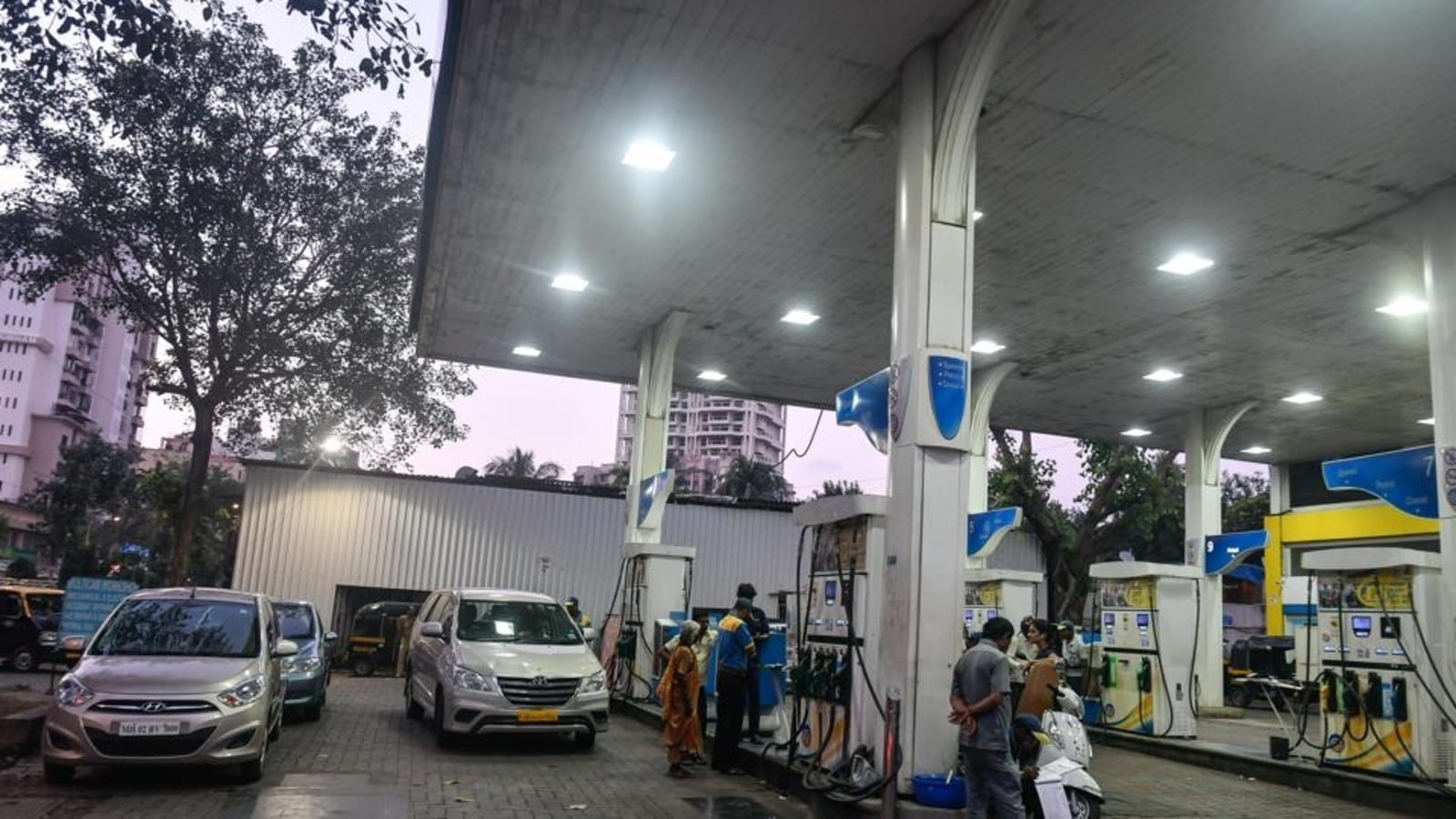 Petrol price at alltime high of ₹97/l in Mumbai Hindustan Times