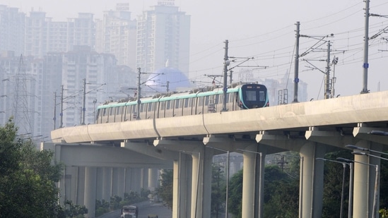 The reduction in the fares and additional discounts offered to the passengers will attract more commuters to travel by Metro..(Sunil Ghosh / Hindustan Times file photo)