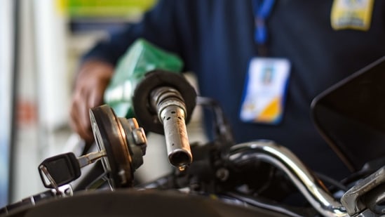 A petrol pump attendant filling fuel into a vehicle in New Delhi. (Amal KS/ Hindustan Times) A petrol pump attendant filling fuel into a vehicle in New Delhi. (Amal KS/ Hindustan Times)