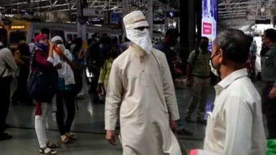 More than 6,000 cases (6,281 to be exact) of Covid-19 were reported in Maharashtra for second consecutive day on Saturday, according to state government's health bulletin.(AP) More than 6,000 cases (6,281 to be exact) of Covid-19 were reported in Maharashtra for second consecutive day on Saturday, according to state government's health bulletin.(AP)
