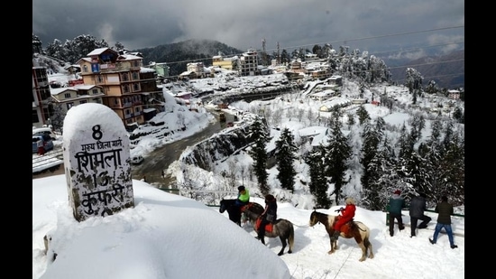 Shimla received this year’s first spell of snowfall on February 4, bringing cheer to tourists, hoteliers and apple growers. (HT file photo) Shimla received this year’s first spell of snowfall on February 4, bringing cheer to tourists, hoteliers and apple growers. (HT file photo)