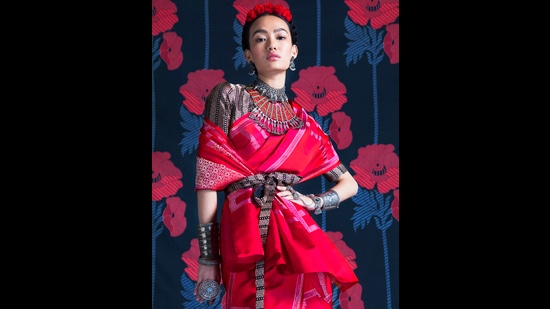 A model in a cinched sari by Ekaya Banaras (Photo: Instagram/EkayaBanaras) A model in a cinched sari by Ekaya Banaras (Photo: Instagram/EkayaBanaras)