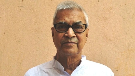 Rabiranjan Chatterjee, who joined politics after retirement in 2004, first contested the elections on a TMC ticket in 2011 from Burdwan Dakshin and won by 37,000 votes against CPI (M) heavyweight and former minister Nirupam Sen. (TWITTER).