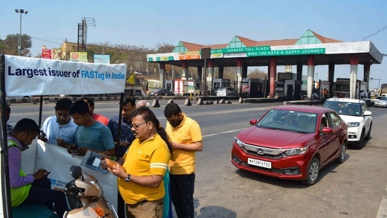 People register for FASTag at a Taswade toll plaza on the Pune-Bangalore national highway, in Karad on February 17.(PTI Photo) People register for FASTag at a Taswade toll plaza on the Pune-Bangalore national highway, in Karad on February 17.(PTI Photo)
