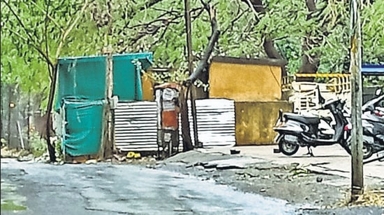 NIBM area does not have a single public toilet facility for the citizens while Wanowrie has one near Bhairoba nullah and it is covered with a tin sheet and locked out for the general public. (HT PHOTO) NIBM area does not have a single public toilet facility for the citizens while Wanowrie has one near Bhairoba nullah and it is covered with a tin sheet and locked out for the general public. (HT PHOTO)