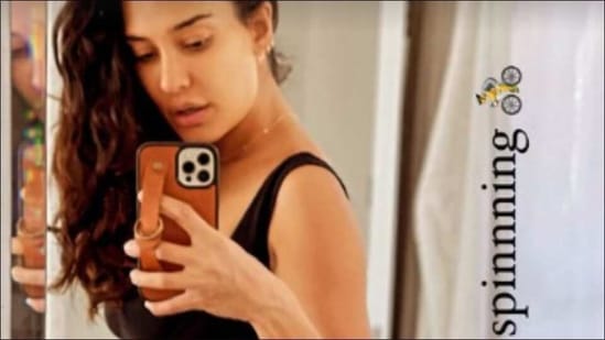 Lisa Haydon flaunts baby bump, cycling look in black sports bra and tights(Instagram/lisahaydon)