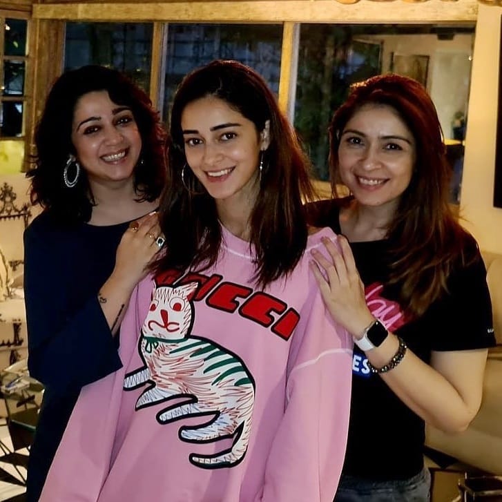 Ananya Panday pairs tie-dye sweatshirt with luxury Louis Vuitton tote worth  Rs. 1.97 lakhs 1 : Bollywood News - Bollywood Hungama